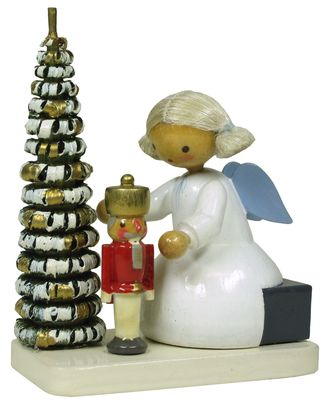 Flade Engel mit Nußknacker am Weihnachtsbaum (Flade 6112) Erzgebirgische Volkskunst: Engel / mit Nußknacker am Weihnachtsbaum